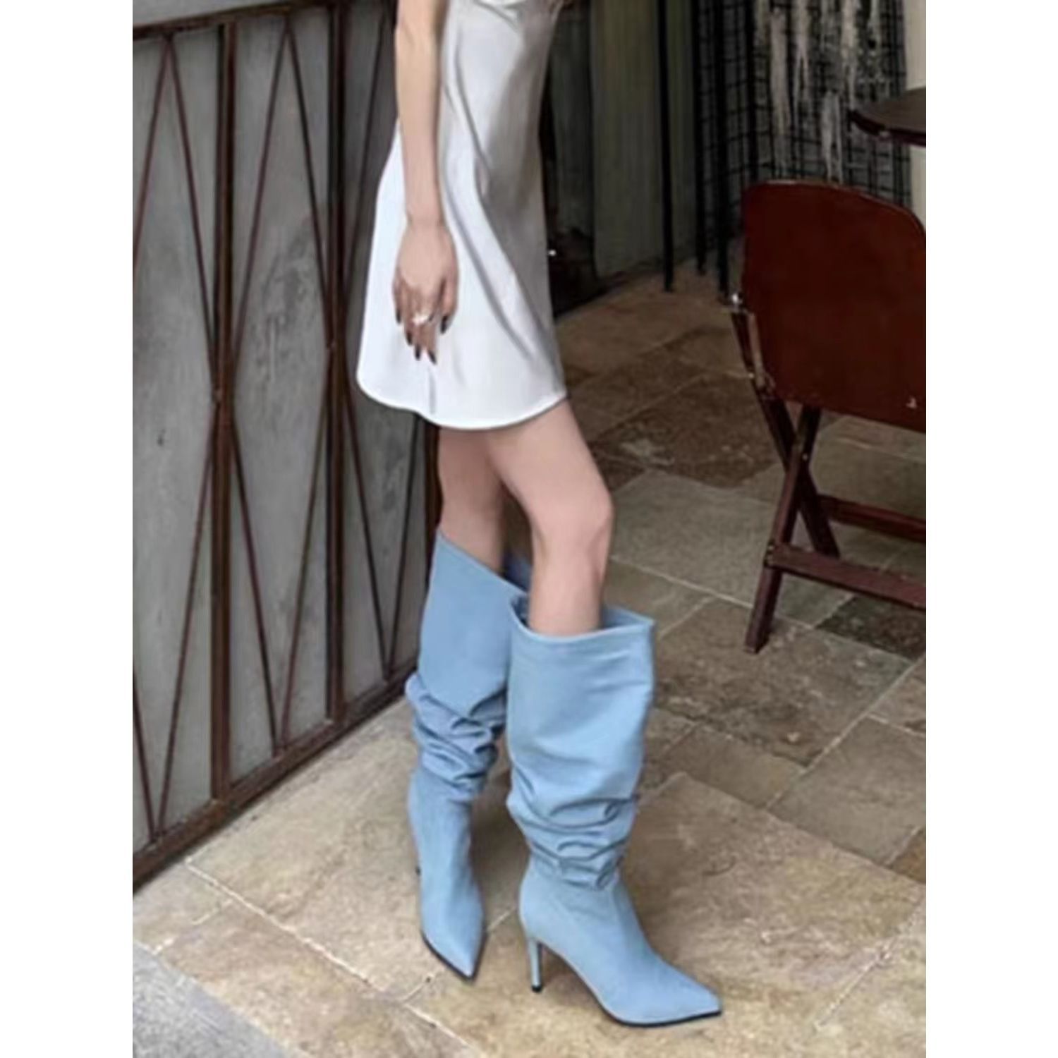 Ladies' pointed and high-heeled denim boots