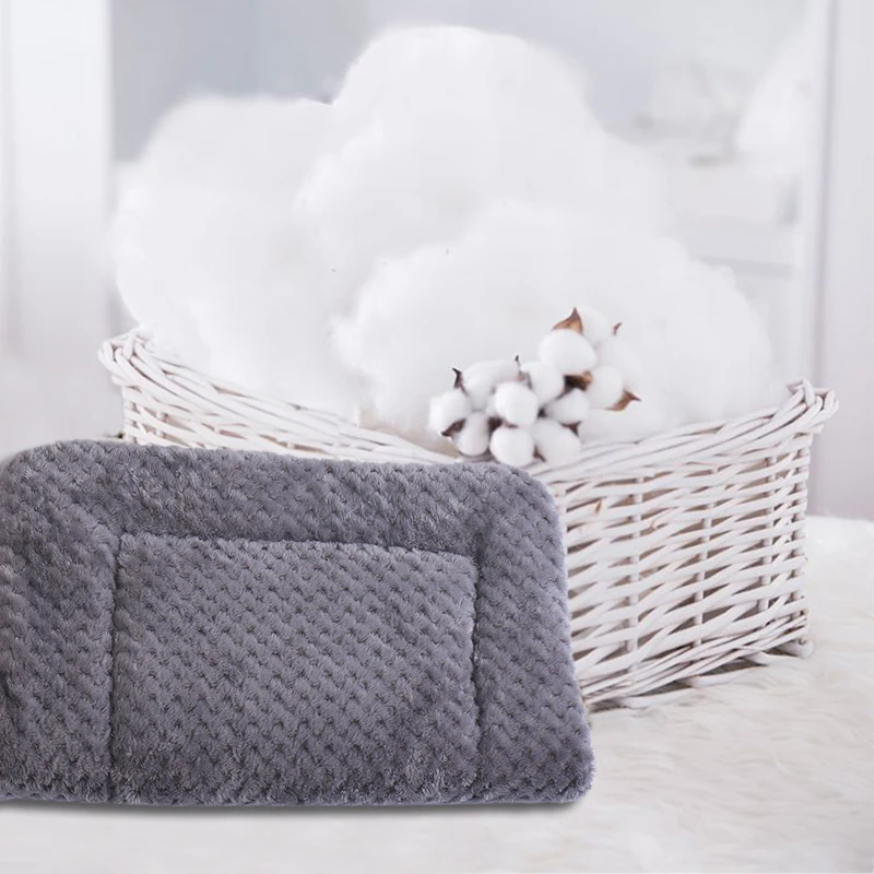 Pet Blanket Thickened Soft Flannel Fleece Blanket Washable Pet Sleeping Pad Puppy Kitten Warm Pet Mattress Cama Para Cachorro