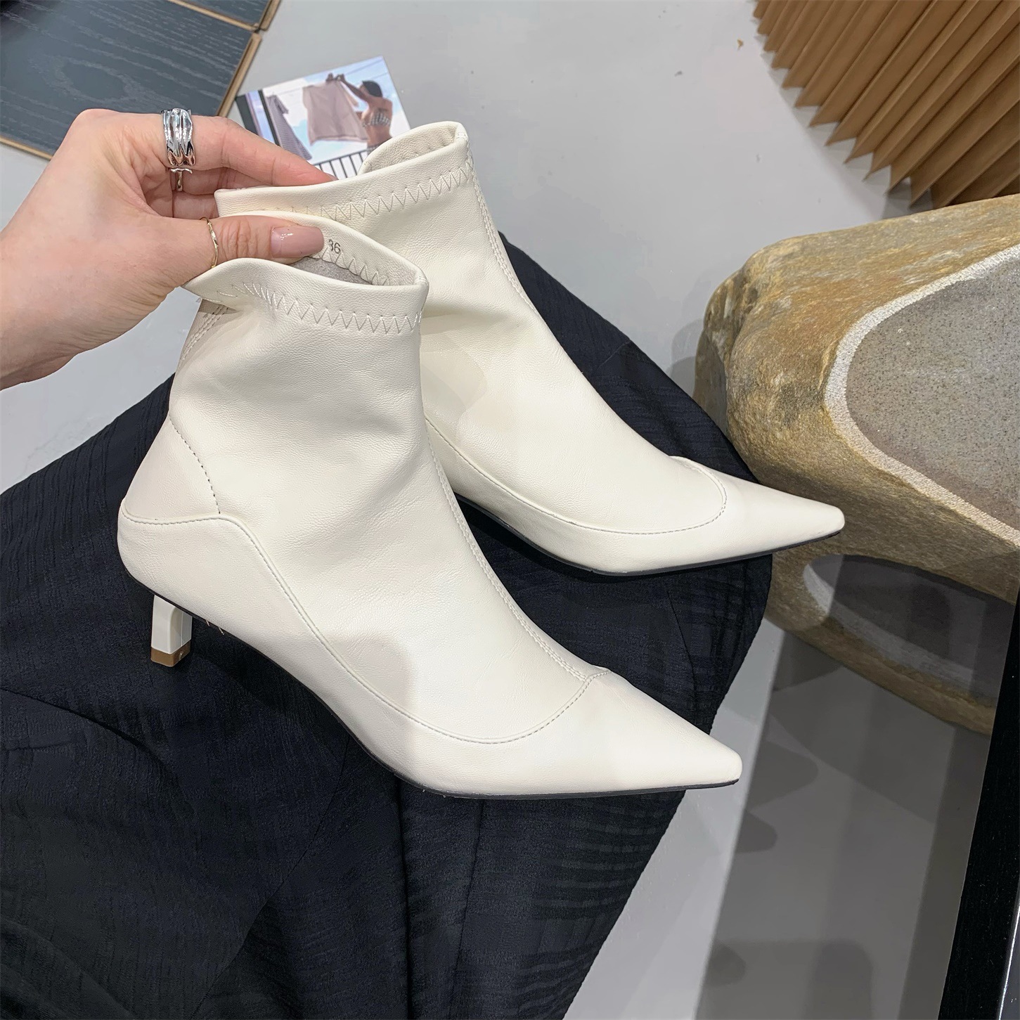 Ladies' low and fashionable soft leather versatile boots