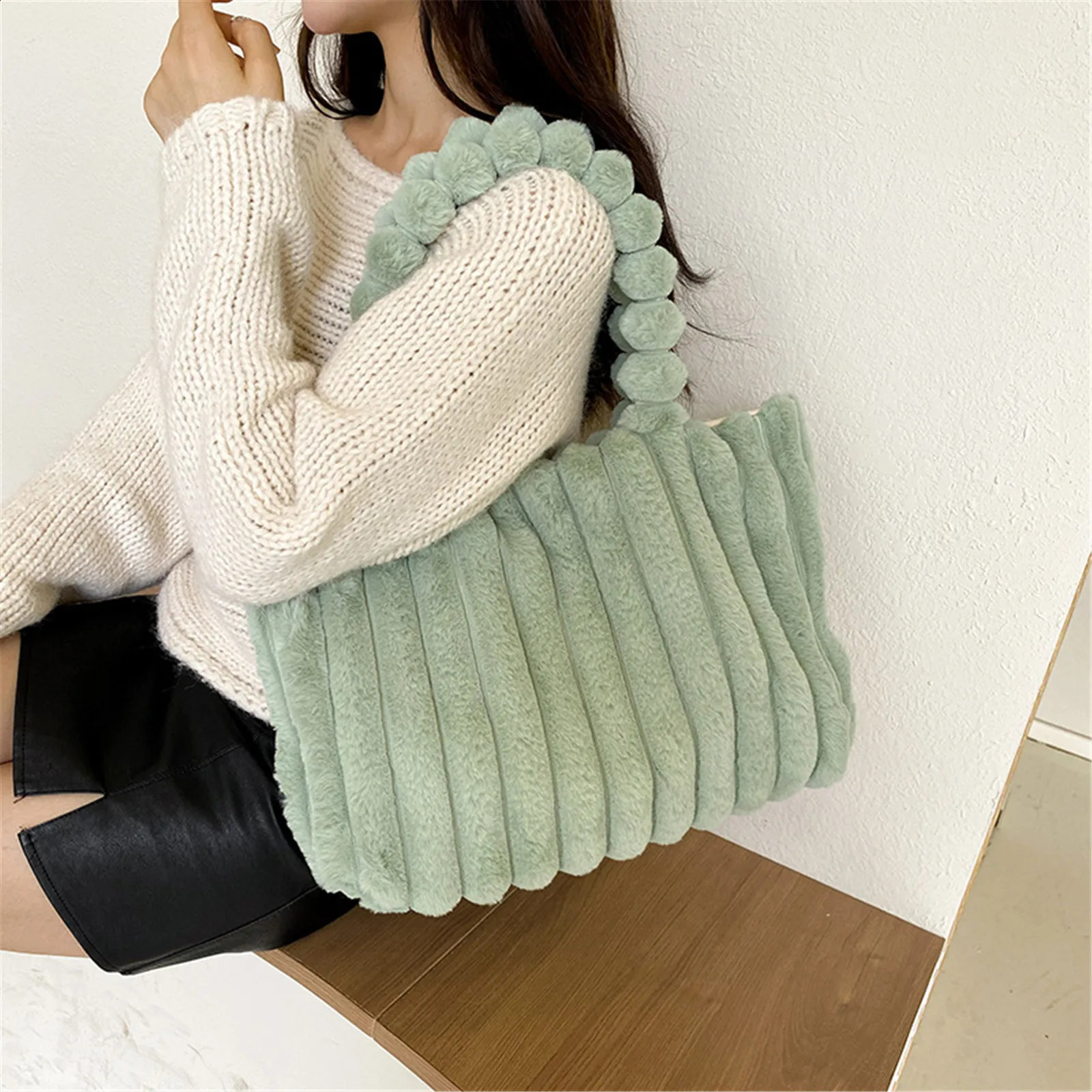 Fluffy Tote Bag Faux Fur Shoulder Purse for Women Plush Handbag Winter Soft Fuzzy Top Handle Puffer Hobo 240725 - view 5