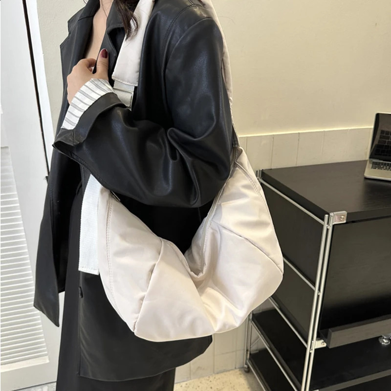 Leisure nylon homeless cross body bag for women shoulder bag large capacity handbag womens travel shopping bag womens wallet 240912