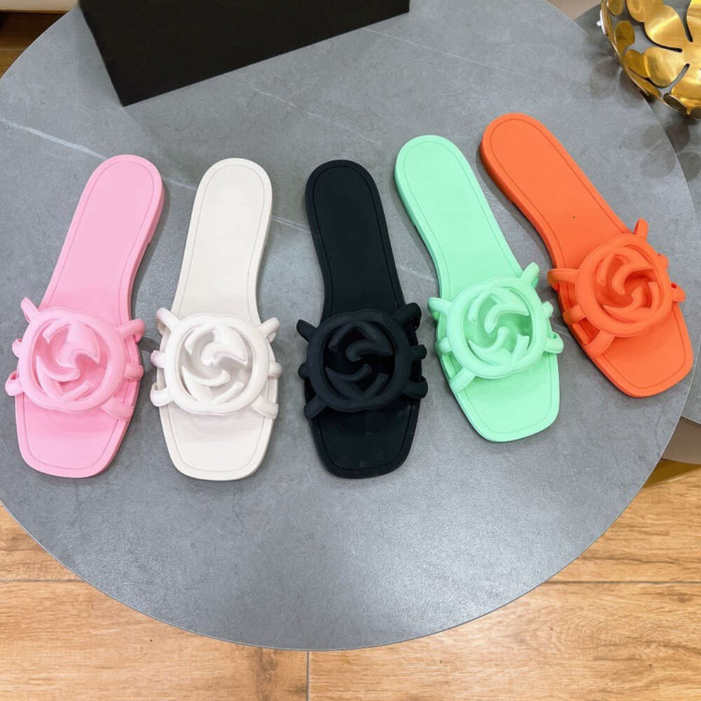 gg 2024 summer womens slippers sandals designer luxury flat heels fashion casual comfort beach i5rt guccily gucciis guccishoe guccisandal for guccii guccis gg 0K96