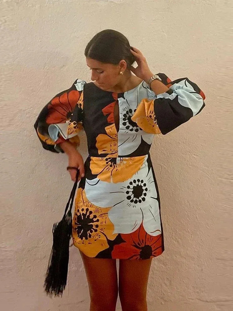 2024 Elegant Backless Floral Mini Dress Summer Women Long Lantern Sleeve Beach Dresses Female Chic O-Neck Hollow Party Vestidos 240726