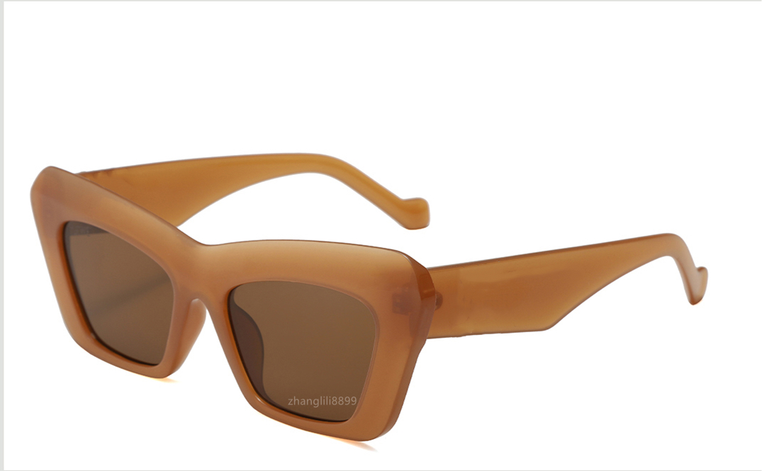 Retro Cat Eye Sunglasses - Women's Summer Fashion Eyeglasses Anti-UV Protection | Includes Random Box Z260306