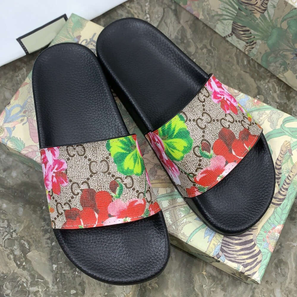 gg designer slides mens women slippers summer sandal beach slide flat platform ladies home fashion shoes flip flops striped tiger bee ca guccii guccis guccishoe SZ4W