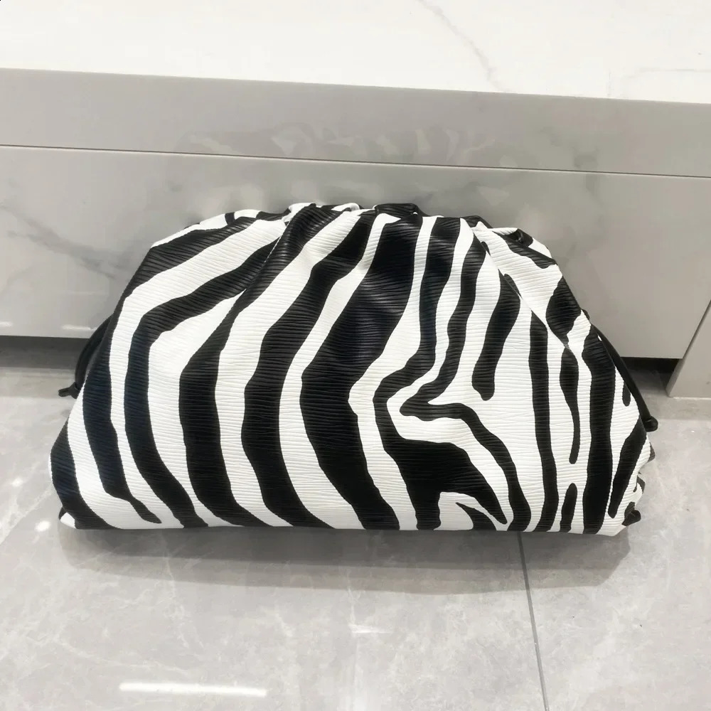 Zebra Soft Cloud Bag Womens Handbag In Dumpling Bag Lady Purse Large Capacity Crossbody Bag 240726