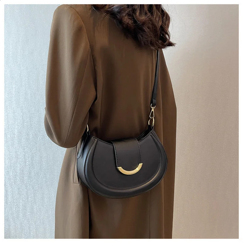 Bags for women Pu Leather Shoulder Crossbody Bag Half Moon Chain Small Bags Casual Fashion Dress Armpit Messenger Ladies Trend 240726