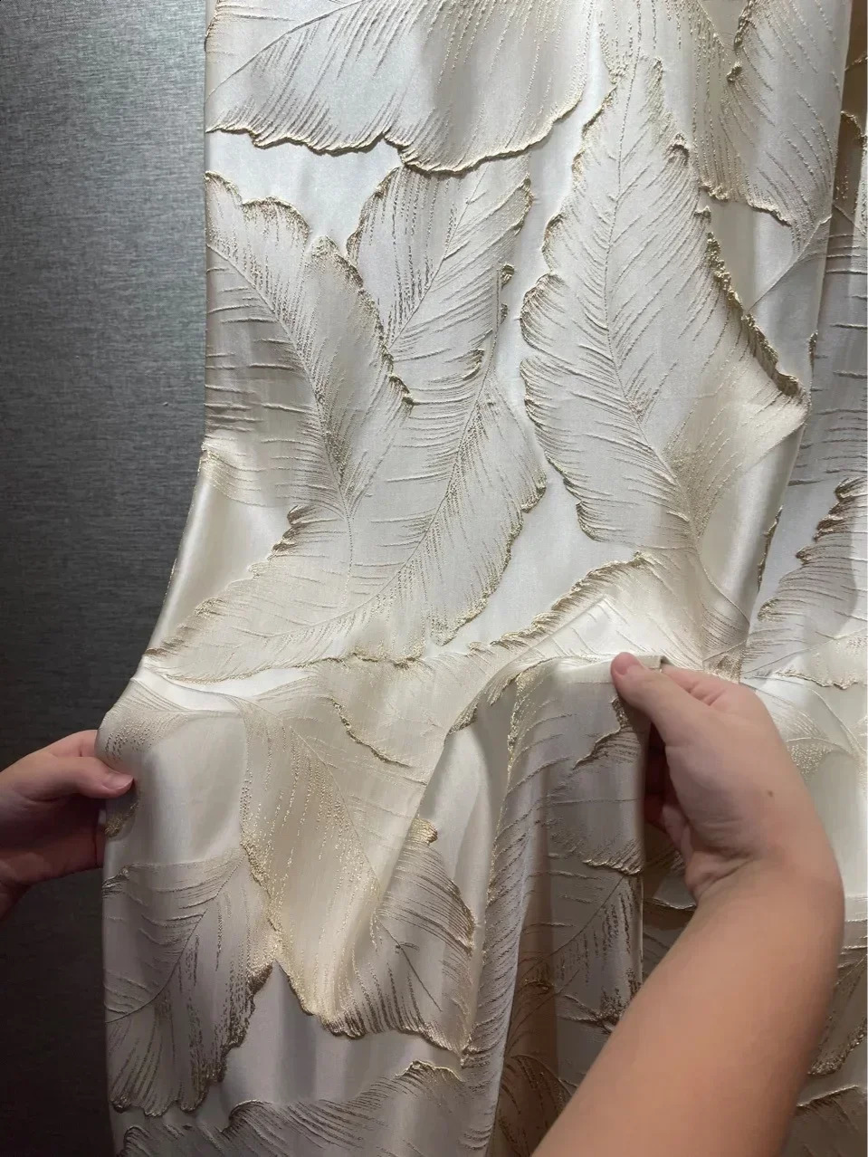 High-precision Embossed Gold Thread Jacquard Beige Leaf Three-dimensional Curtain for Living Room Bedroom Customization 240726