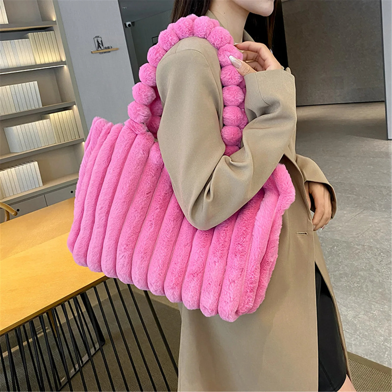 Fluffy Tote Bag Faux Fur Shoulder Purse for Women Plush Handbag Winter Soft Fuzzy Top Handle Puffer Hobo 240725 - view 4