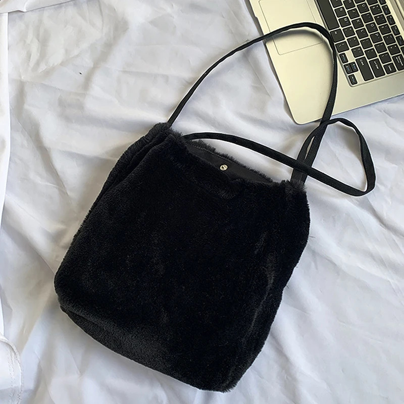 Womens Shopper Bag Plush Tote Shoulder Bags For Women 2024 Fluffy Female Handbag Fur Ladies Hand Shoppers Black Sac A Main 240725