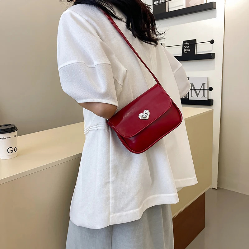 Small Red Shoulder Bag Y2K Purse for Women Handbag Clutch Purse Classic Retro Crossbody Bags Ladies Satchel Clutch Bag 240726
