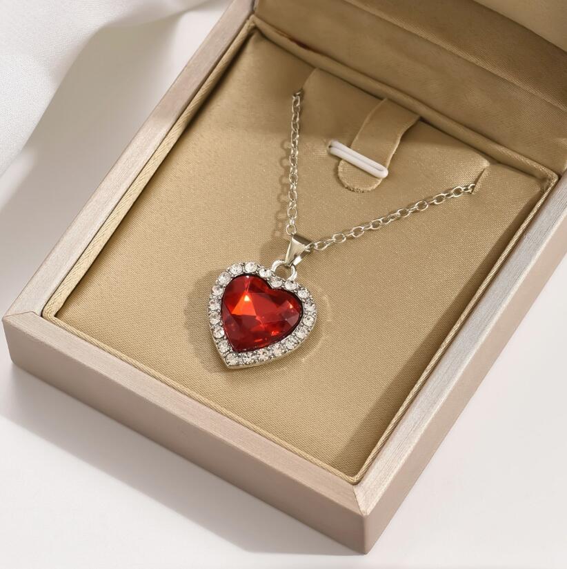 2024 Ocean Heart Pendant Luxury Jewelry 925 Sterling Silver Fill Pear Cut Blue Sapphire Ruby CZ Diamond Party Women Wedding Beach Clavicle Necklace Gi