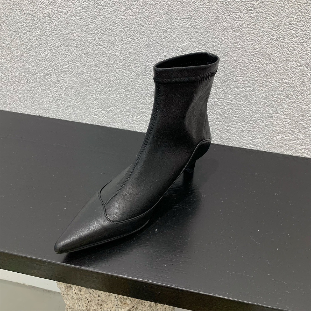 Ladies' low and fashionable soft leather versatile boots