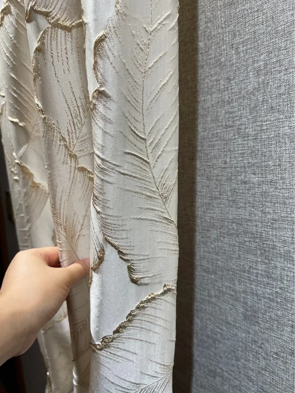 High-precision Embossed Gold Thread Jacquard Beige Leaf Three-dimensional Curtain for Living Room Bedroom Customization 240726