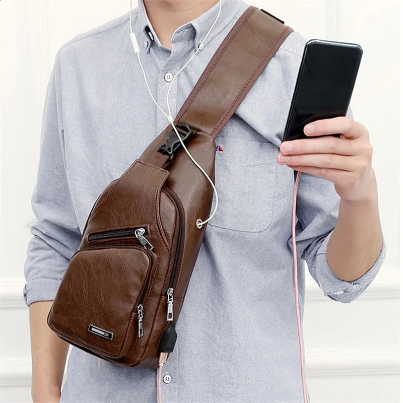Mens Crossbody Bags USB Chest Bag Messenger bag Leather Shoulder Diagonal Package 2023 Back Pack Travel 240725ZYl