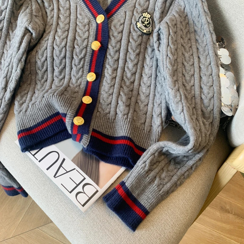 Women Grey Clothing Cardigan Knitting Sweater White Korean Version Y2k Clothing Jacket Cashmere Coat Female Winter V-neck Tops 240726