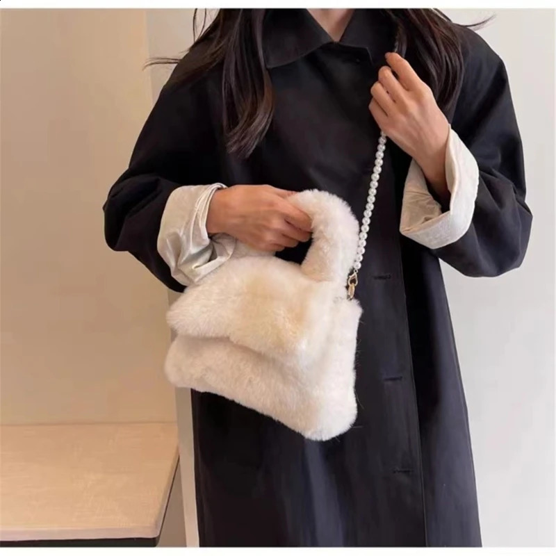 Winter Faux Fur Handbag Bag Soft Plush Shoulder Small Fluffy bolsa feminina Vintage Pearl Chain Crossbody 240725ZYl