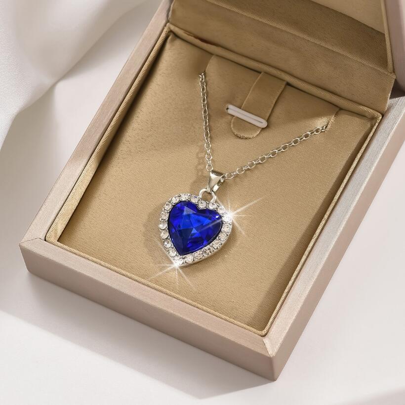 2024 Ocean Heart Pendant Luxury Jewelry 925 Sterling Silver Fill Pear Cut Blue Sapphire Ruby CZ Diamond Party Women Wedding Beach Clavicle Necklace Gi
