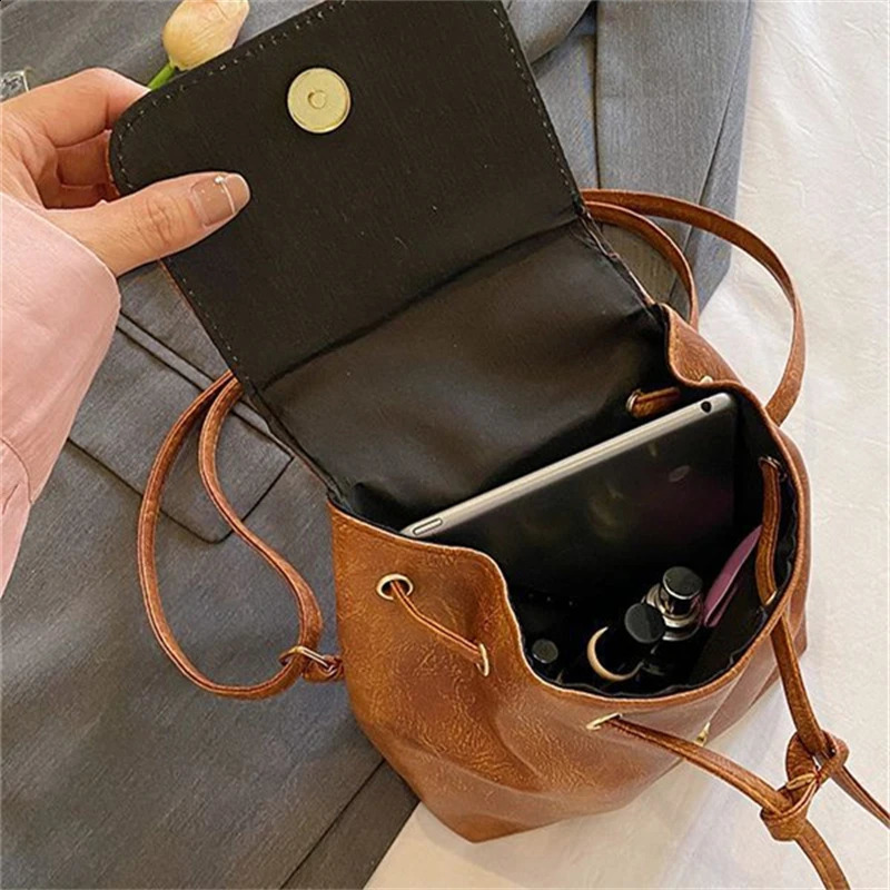 Small Drawstring Flap Backpack for Women Mini PU Leather Textured Schoolbag Vintage Travel Shoulder Bag Girls Backpacks 240725
