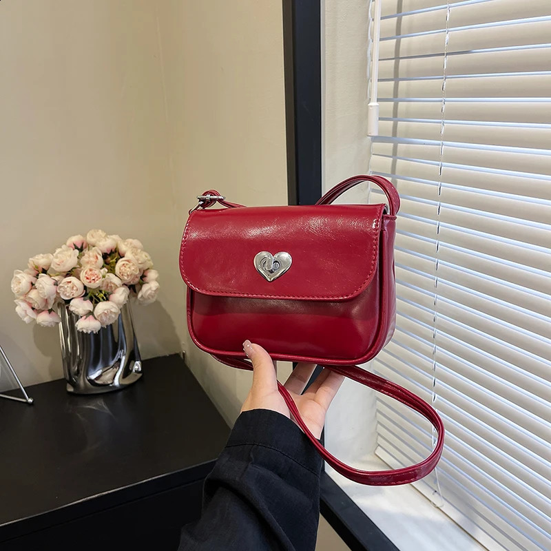 Small Red Shoulder Bag Y2K Purse for Women Handbag Clutch Purse Classic Retro Crossbody Bags Ladies Satchel Clutch Bag 240726