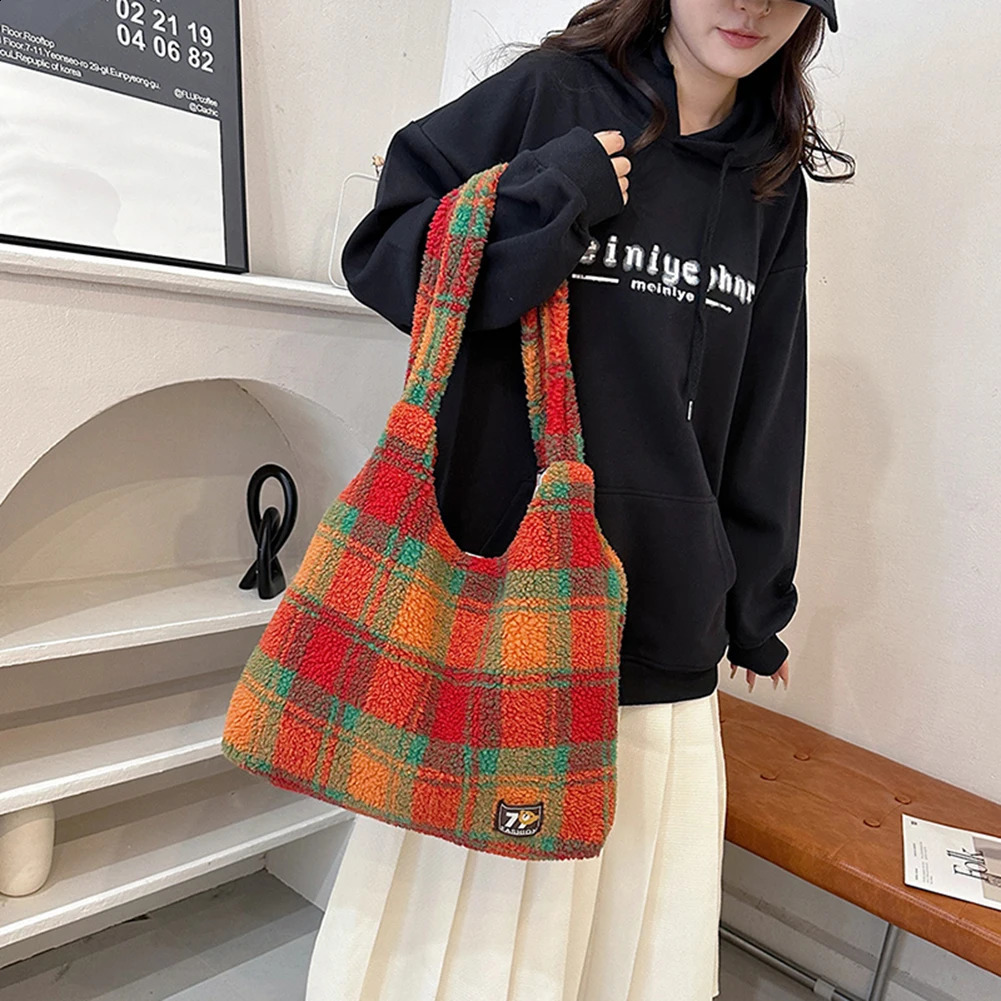 Women Lamb Wool Fluffy Handbag Large Capacity Plush Shoulder Bag Plaid Pattern Tote Vintage Fashion Shopping Underarm 241115