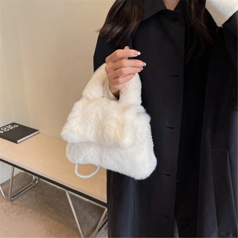 Winter Faux Fur Handbag Bag Soft Plush Shoulder Small Fluffy bolsa feminina Vintage Pearl Chain Crossbody 240725ZYl