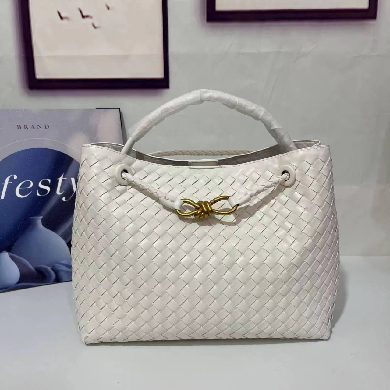 Designer woman tote bag Luxury Handbag Luxury designer handbag woven shopping bag Crossbody Bag Classic luxury Gold Hardware high quality Casual Shopping Bag