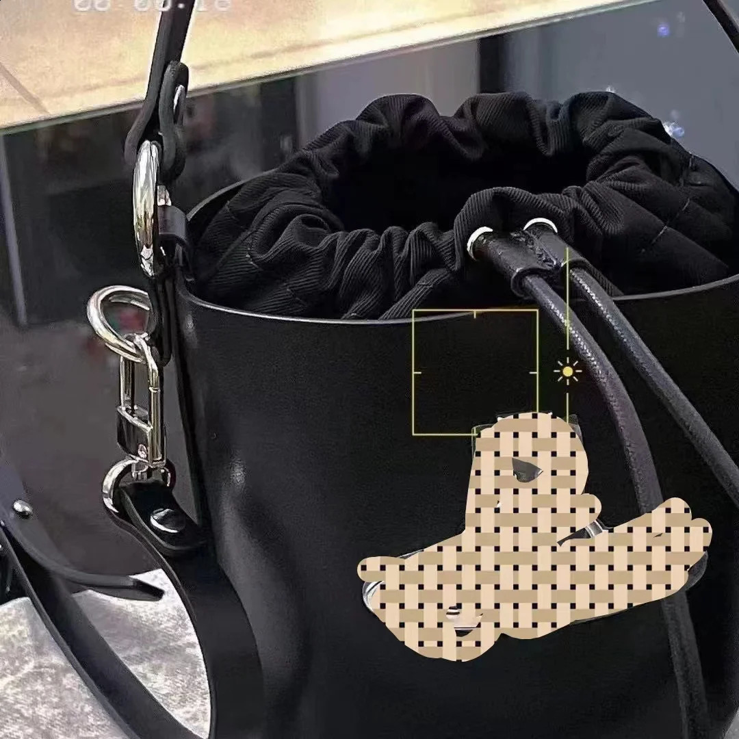 Chic and Sophisticated Mini Bucket Bag with a Simple yet Elegant Look 240726