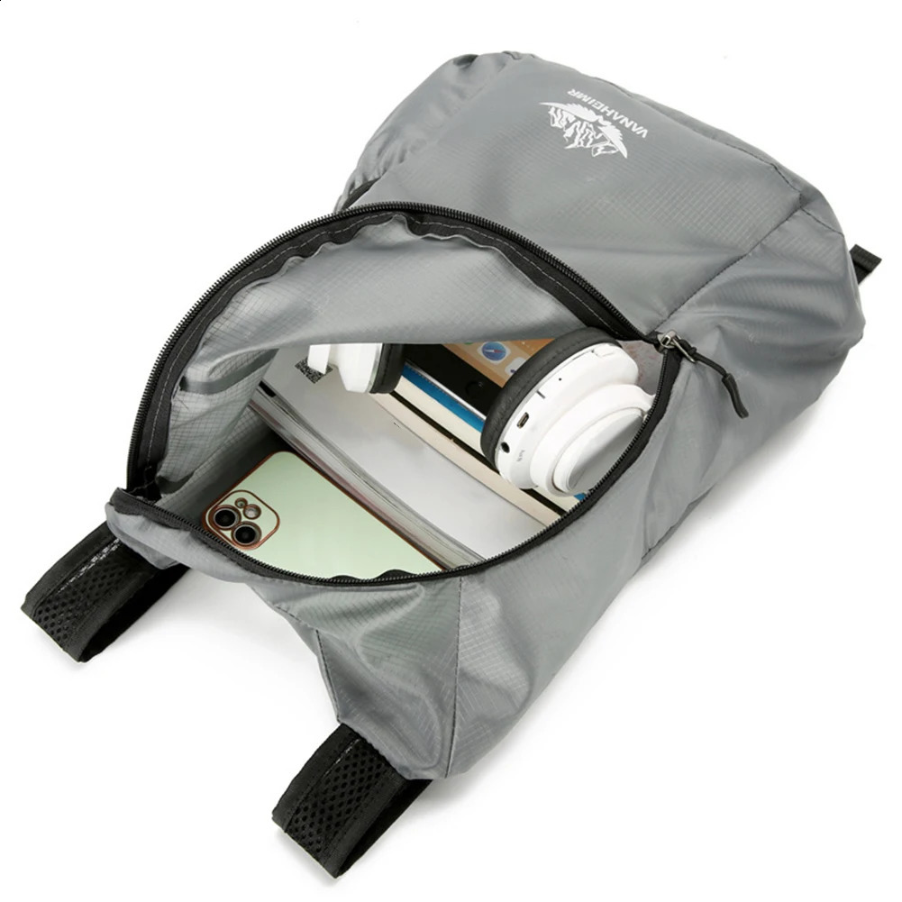 Outdoor Hiking Bag Lightweight Portable Backpack Waterproof Folding Ultralight Pack for Women Men Travelling Sports Daypack 240726