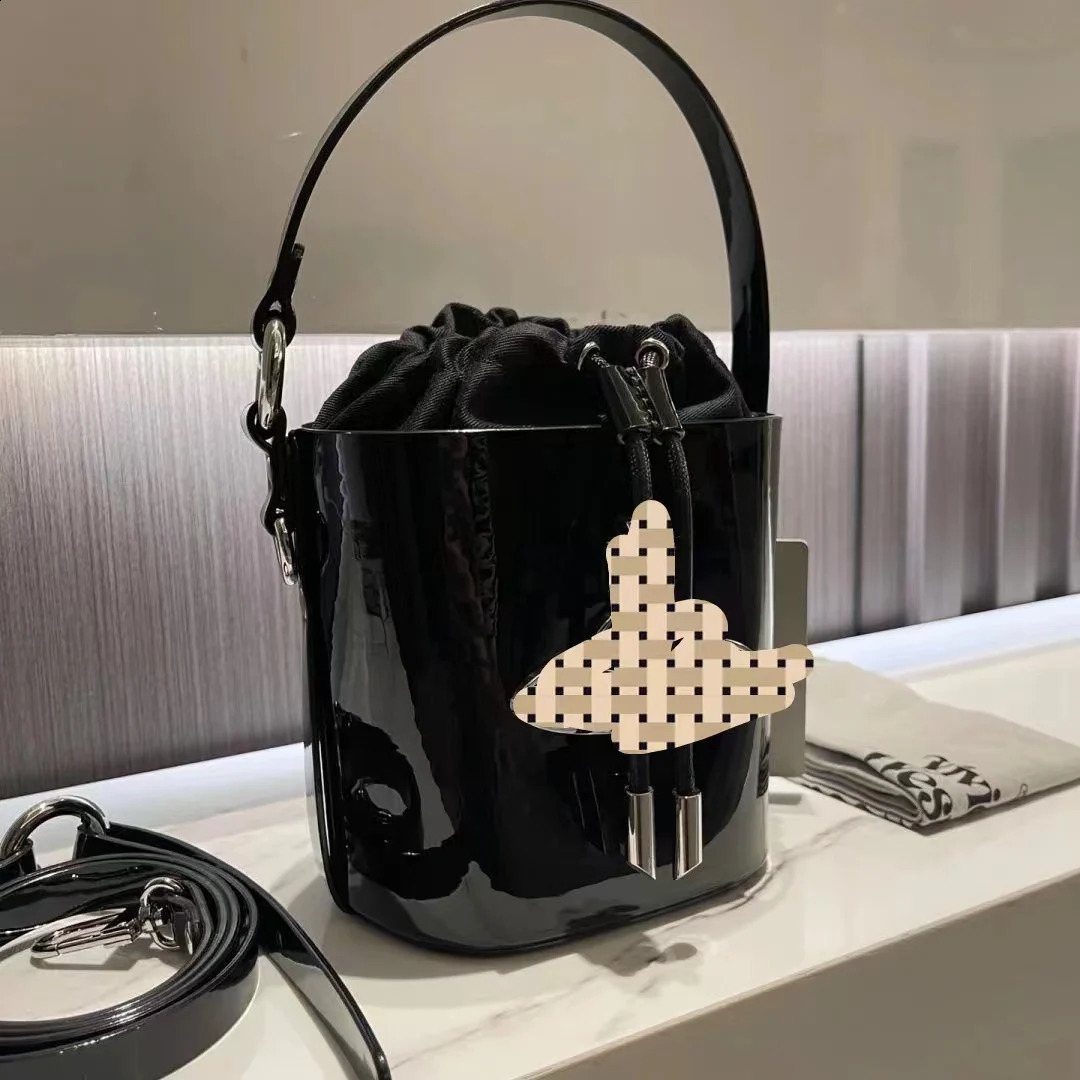 Chic and Sophisticated Mini Bucket Bag with a Simple yet Elegant Look 240726