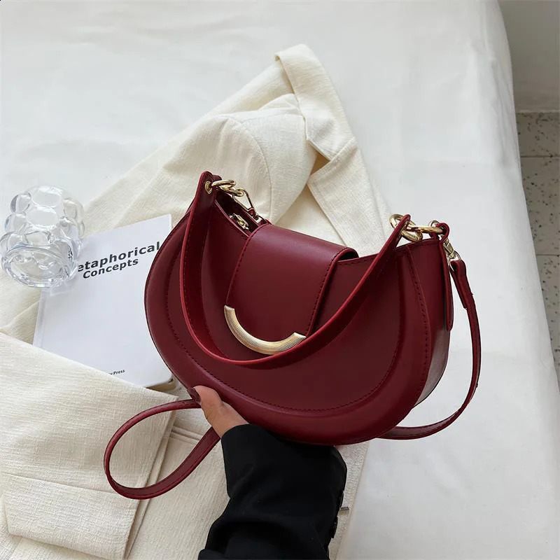 Bags for women Pu Leather Shoulder Crossbody Bag Half Moon Chain Small Bags Casual Fashion Dress Armpit Messenger Ladies Trend 240726
