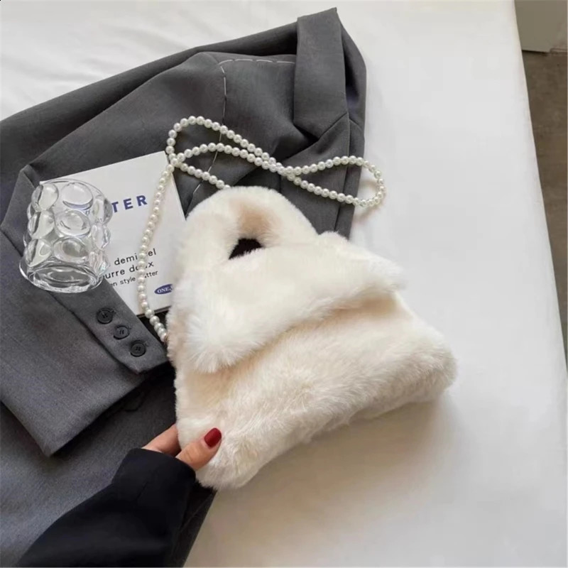Winter Faux Fur Handbag Bag Soft Plush Shoulder Small Fluffy bolsa feminina Vintage Pearl Chain Crossbody 240725ZYl