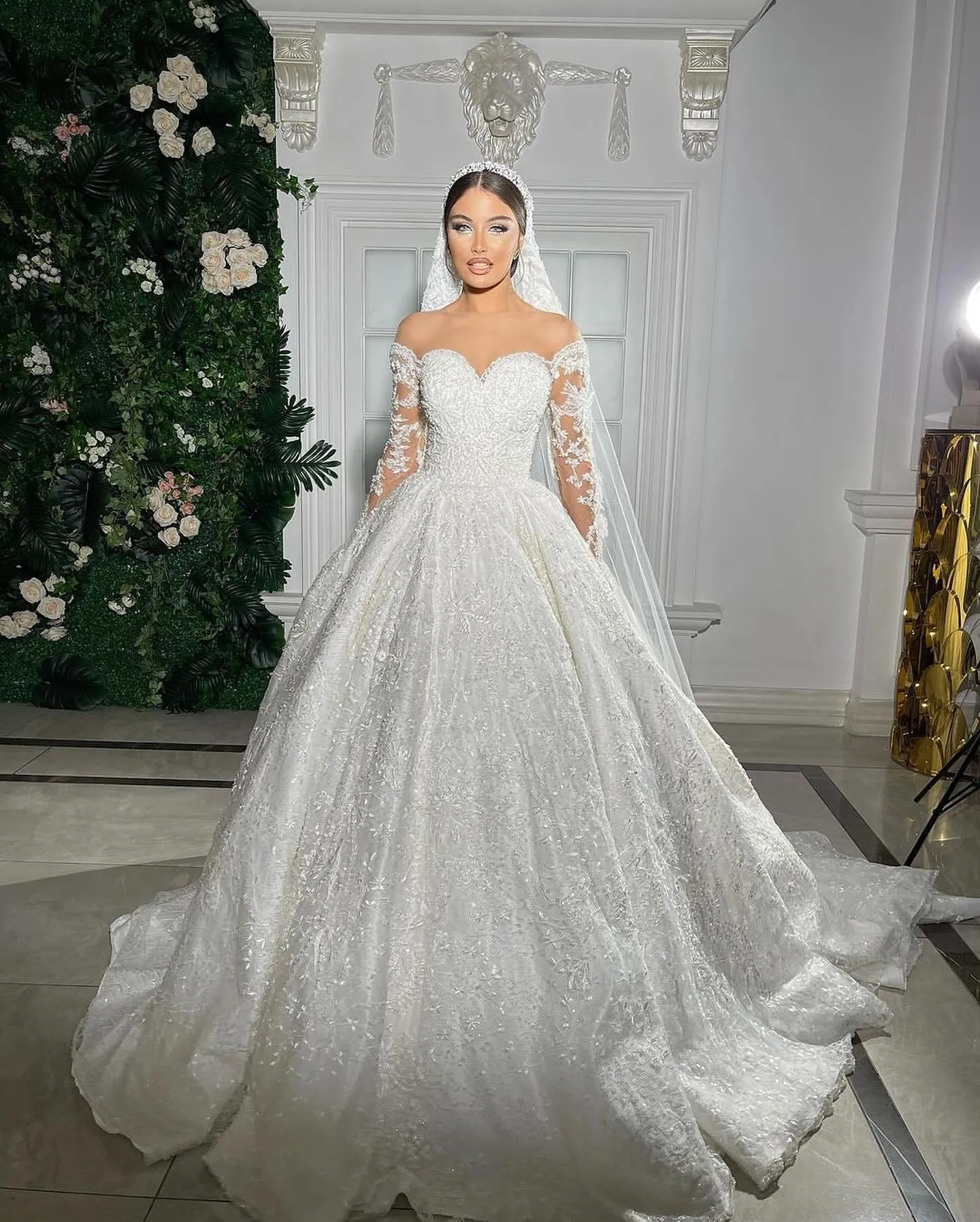 Gorgeous Full Lace A e Wedding Dresses 2025 Sheer Neck Long Sleeves Sweep Train Bridal Party Gowns Robe De Marriage