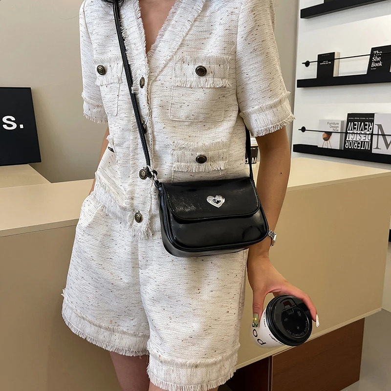 Small Red Shoulder Bag Y2K Purse for Women Handbag Clutch Purse Classic Retro Crossbody Bags Ladies Satchel Clutch Bag 240726