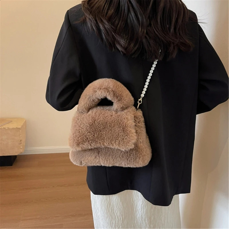 Winter Faux Fur Handbag Bag Soft Plush Shoulder Small Fluffy bolsa feminina Vintage Pearl Chain Crossbody 240725ZYl