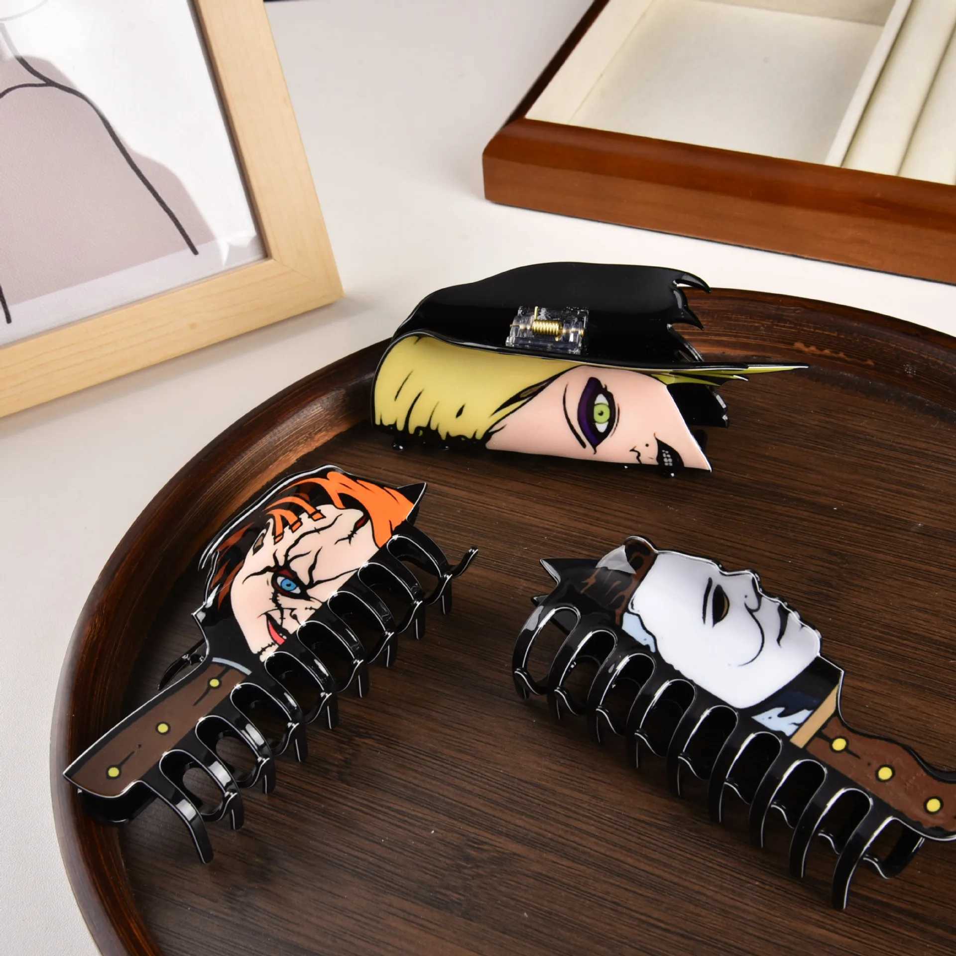 Horror Hair Clip Claw Acrylic Chucky Clip Creative Face Grimace Clown Crab Hair Clip Party Halloween Hair Accessories for WomanL240727