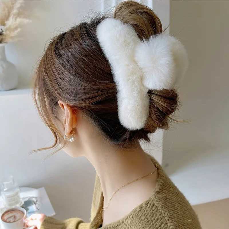 New Winter Faux Fur Hair Claw Elegant Acrylic Hairpins Plush Hair Clip Barrette Crab Headwear for Women Girls Hair AccessoriesL240727