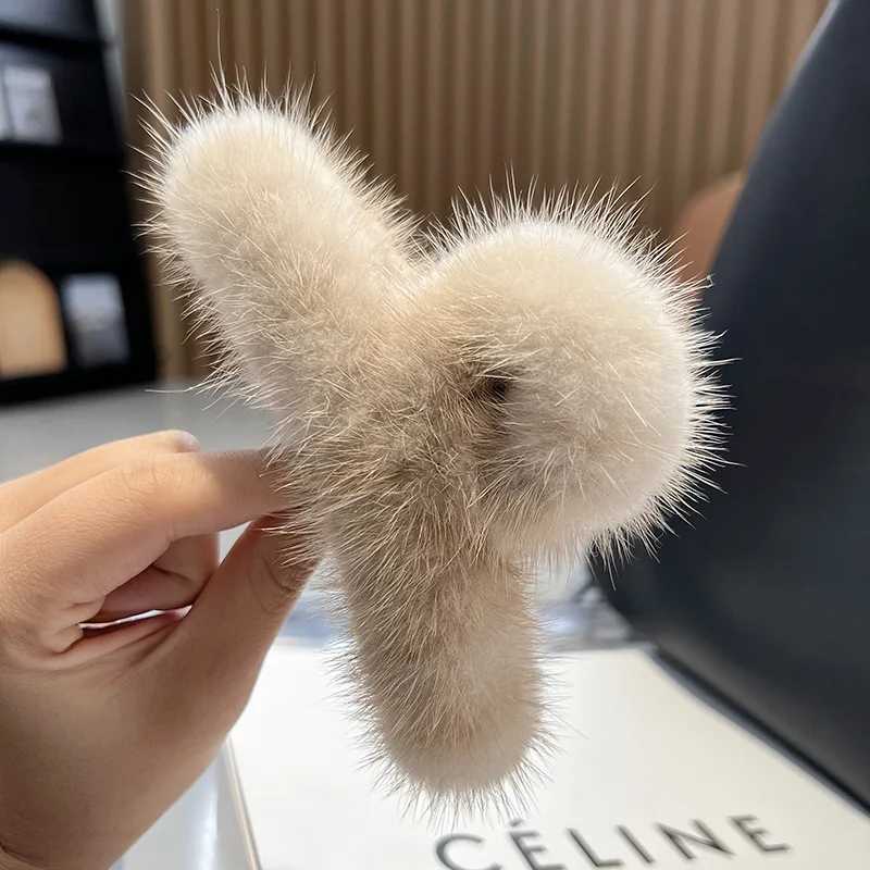 Real Mink Fur Barrettes Winter Fluffy Hair Claw Elegant Acrylic Hairpins Clip Crab Headwear for Women Girls Hair AccessoriesL240727