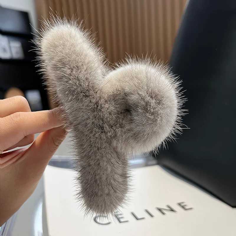 Real Mink Fur Barrettes Winter Fluffy Hair Claw Elegant Acrylic Hairpins Clip Crab Headwear for Women Girls Hair AccessoriesL240727