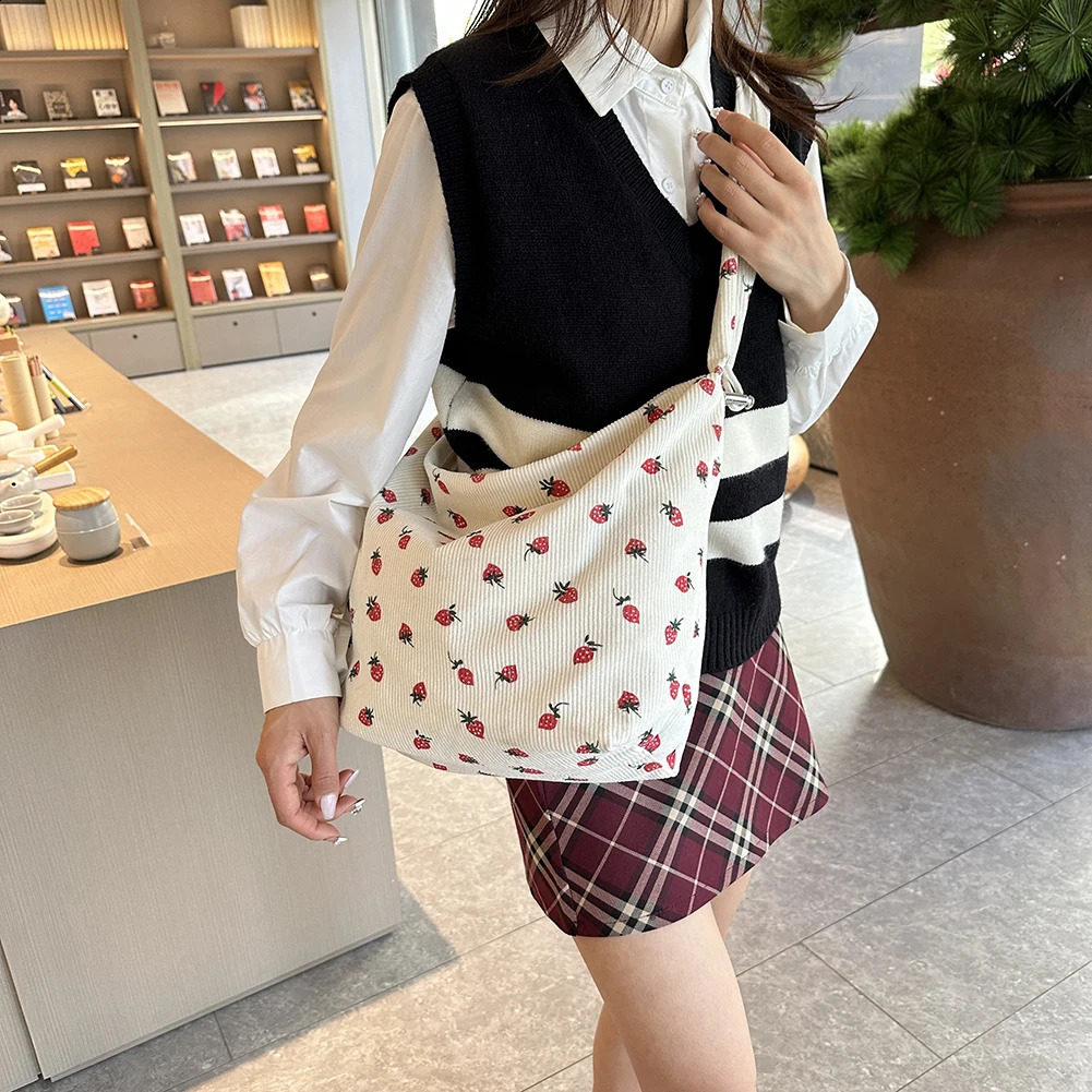 Strawberry Printed Shoulder Bag Pleated Corduroy Cross Body Messenger Large Capacity Ruched Shopping Bucket Handbags 240727