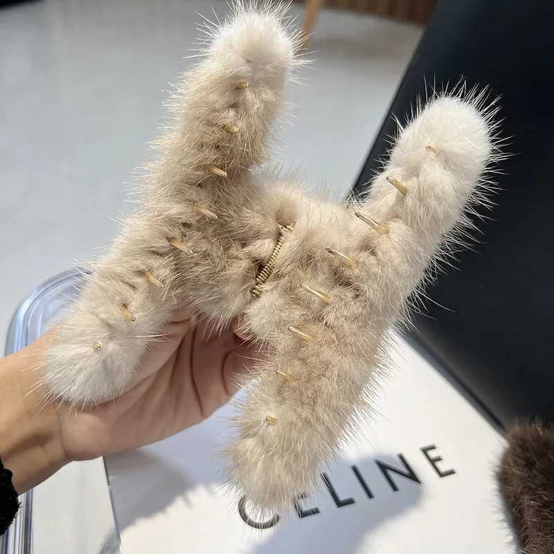 Real Mink Fur Barrettes Winter Fluffy Hair Claw Elegant Acrylic Hairpins Clip Crab Headwear for Women Girls Hair AccessoriesL240727
