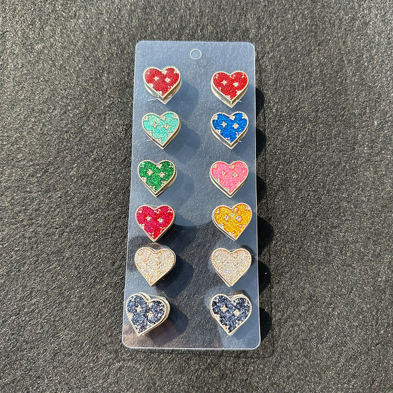 Headscarf strong magnet heart magnetic buckle scarf buckle collar clip magnetic suction buckle brooch scarf shawl fixed anti light magnetic buckle 1 p