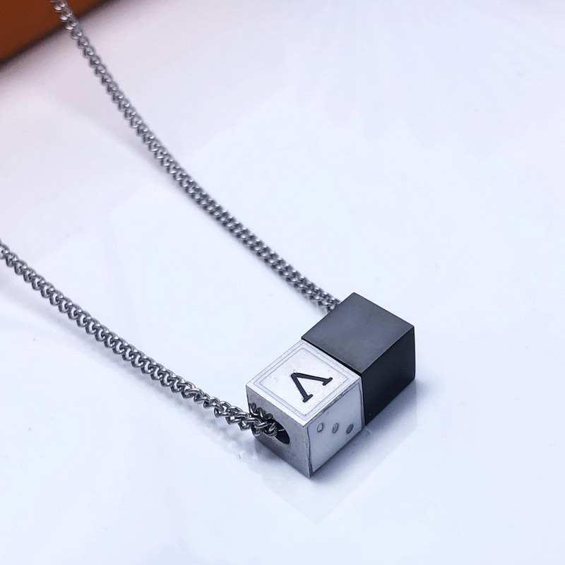 Europe America Fashion Style Dice Necklace Men Lady Women Silver Metal Hardware With V Initials Flower Double Charm Adjustable Long Chain M62688