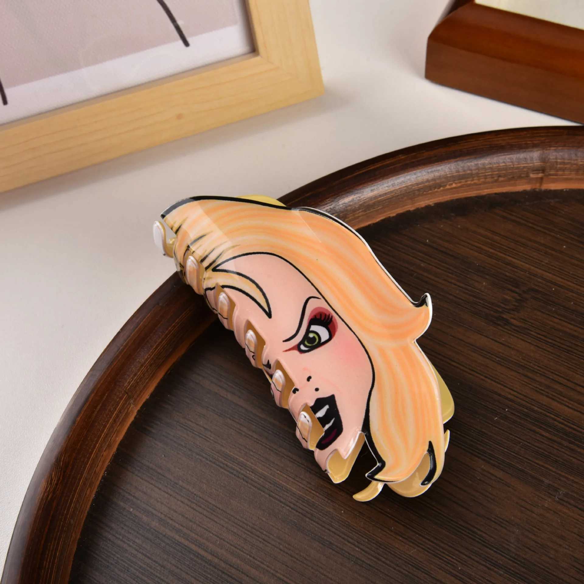 Horror Hair Clip Claw Acrylic Chucky Clip Creative Face Grimace Clown Crab Hair Clip Party Halloween Hair Accessories for WomanL240727