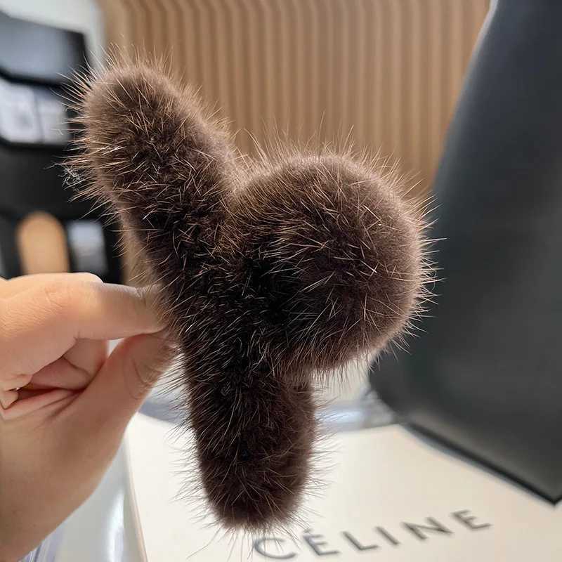 Real Mink Fur Barrettes Winter Fluffy Hair Claw Elegant Acrylic Hairpins Clip Crab Headwear for Women Girls Hair AccessoriesL240727