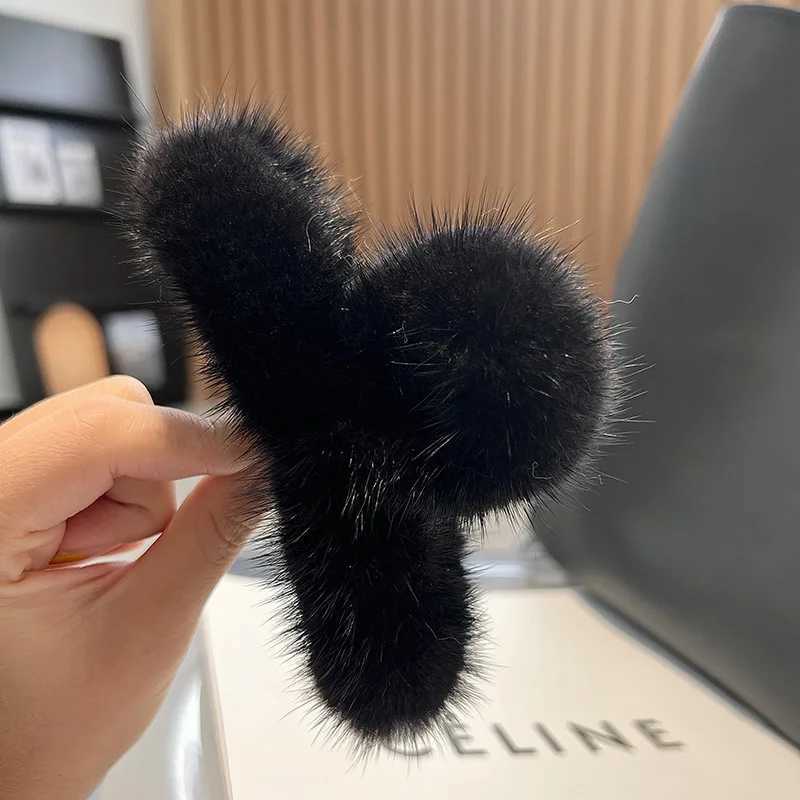 Real Mink Fur Barrettes Winter Fluffy Hair Claw Elegant Acrylic Hairpins Clip Crab Headwear for Women Girls Hair AccessoriesL240727