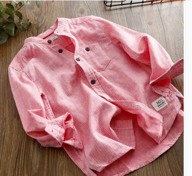 A fashionable and comfortable linen shirt for boysW240729
