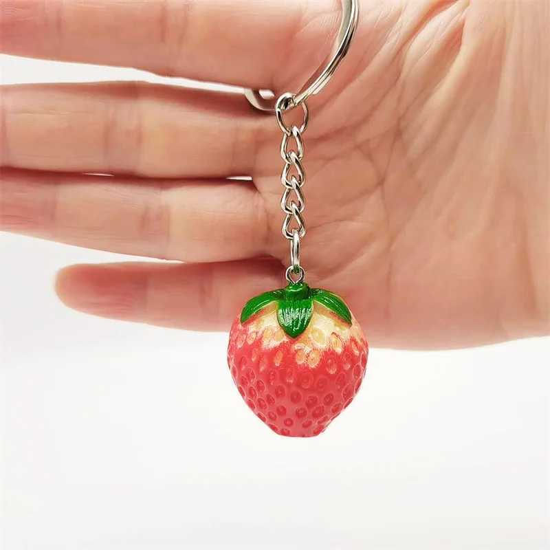 Creative Realistic Strawberry Keychain For Women Girl Jewelry 3CM Cute Fruit Car Key Holder KeyringL240729