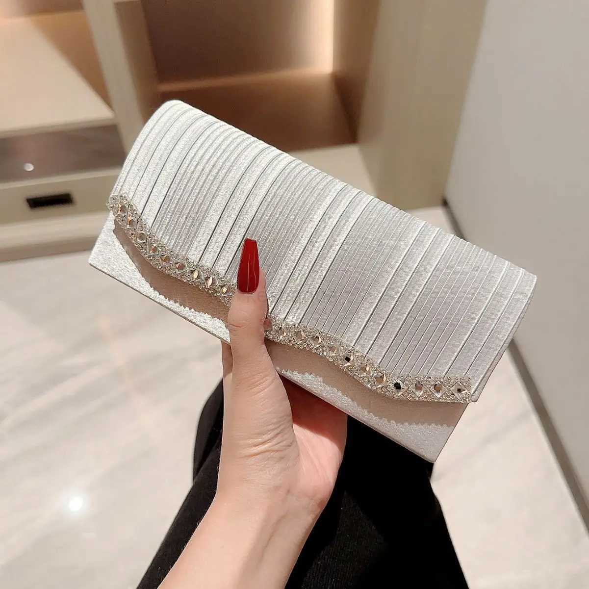 Fashion Womens Diamond Evening Bag Glitter Chain Clutch Bag Wedding Party Banquet Shoulder Bags Ladies Elegant Envelope BagXJ240729