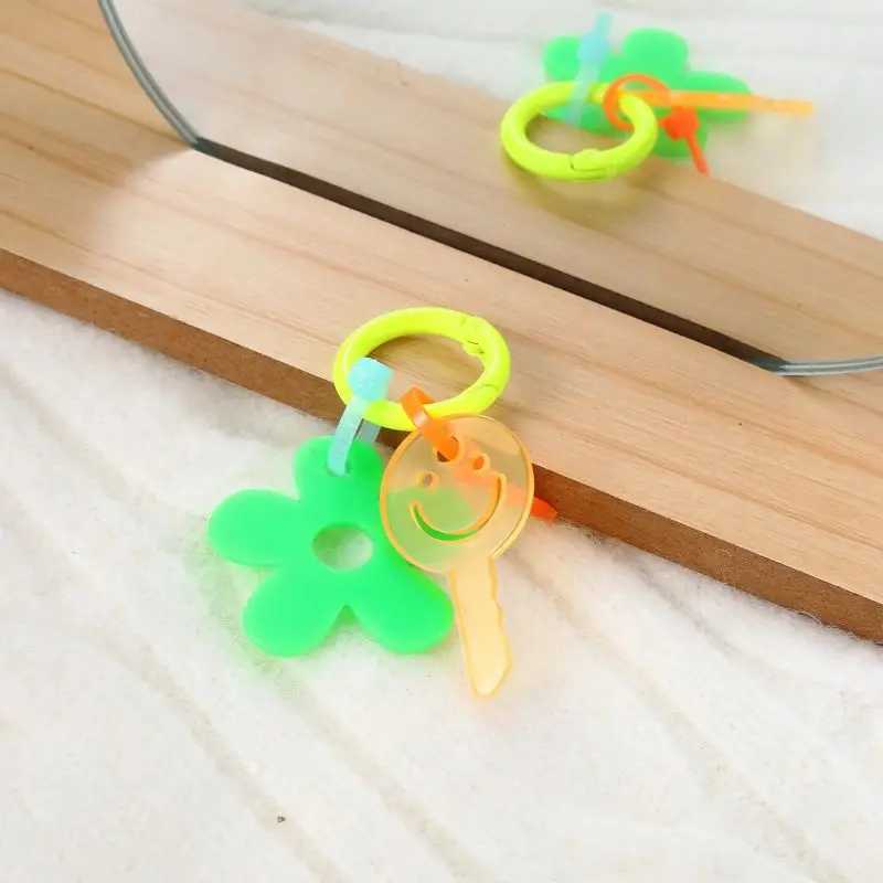 Y2K Smile Face Flower Keychain Cute Acrylic Key Chain Ring Purse Bag Backpack Charm Back To School Accessories GiftL240729